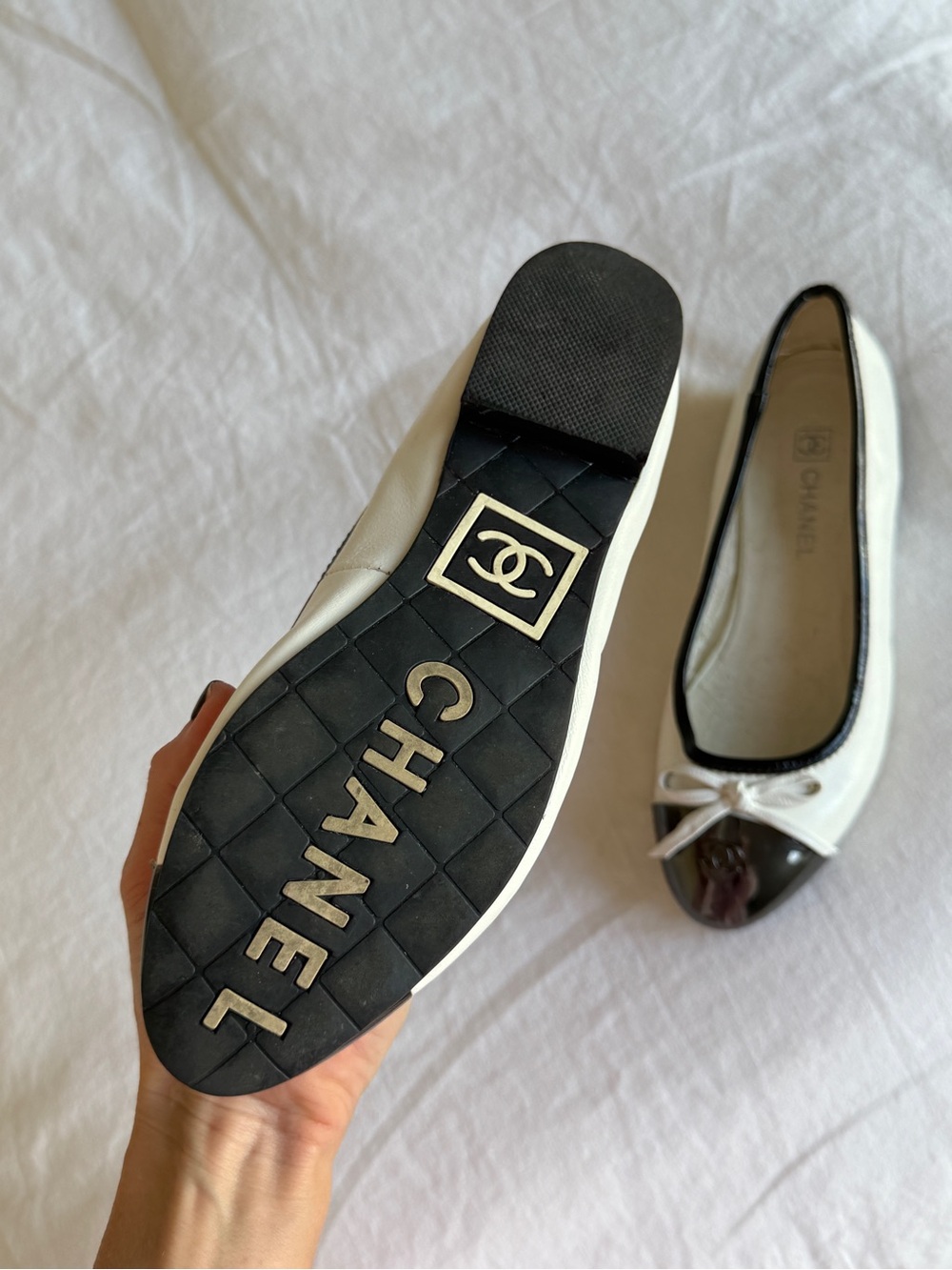 CHANEL White and Black Cap-Toe Leather Ballet Flats